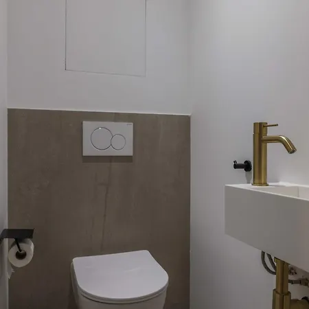 Perfect For Exploring - 2br-6p - Center Of Apartment *