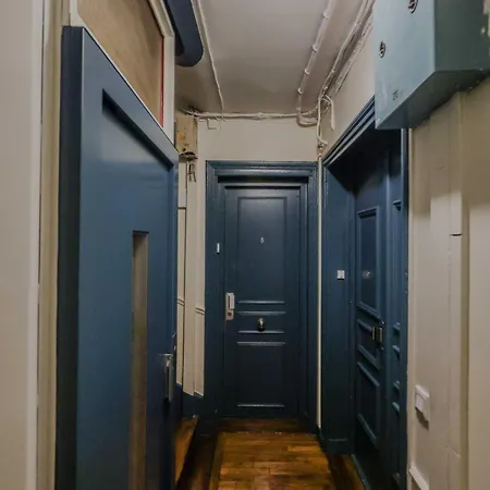 Apartment Perfect For Exploring - 2br-6p - Center Of *