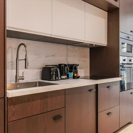 Perfect For Exploring - 2br-6p - Center Of Apartment *